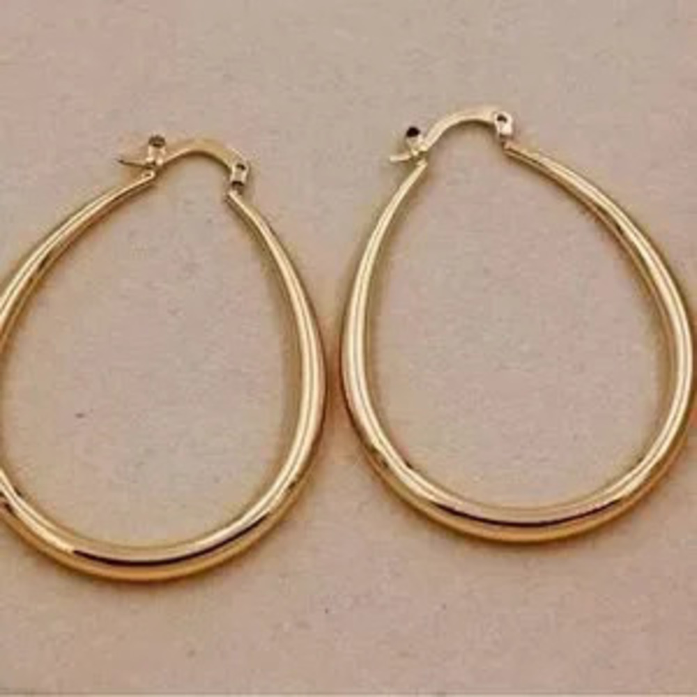Smooth Gold Oval Hoop Earrings - Picture 4 of 5